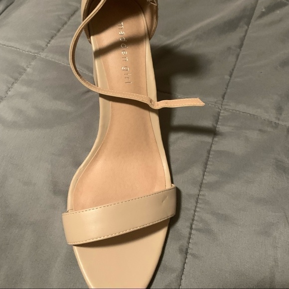 Madden girl Women's Open Toe Ankle Strap Block Chunky Heels Sandals, Nude - Picture 12 of 12